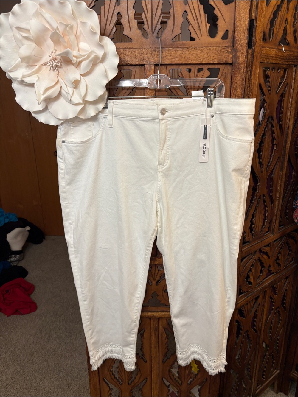 Chico's Cream Cropped Jeans with Lace Scallop Hem